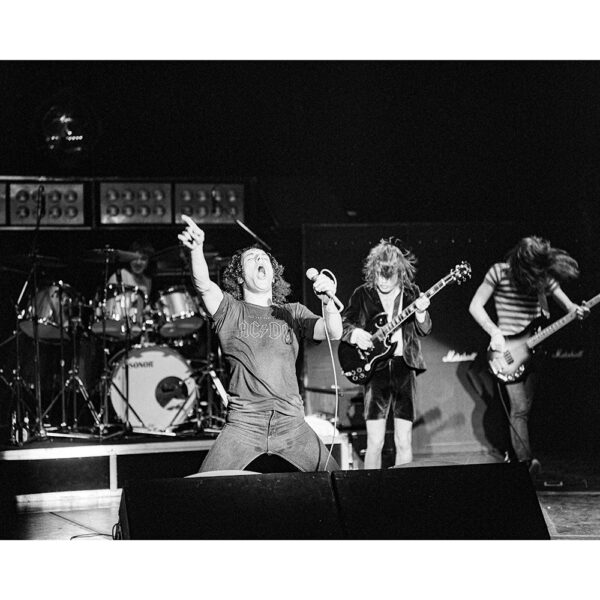 AC/DC sort ramme